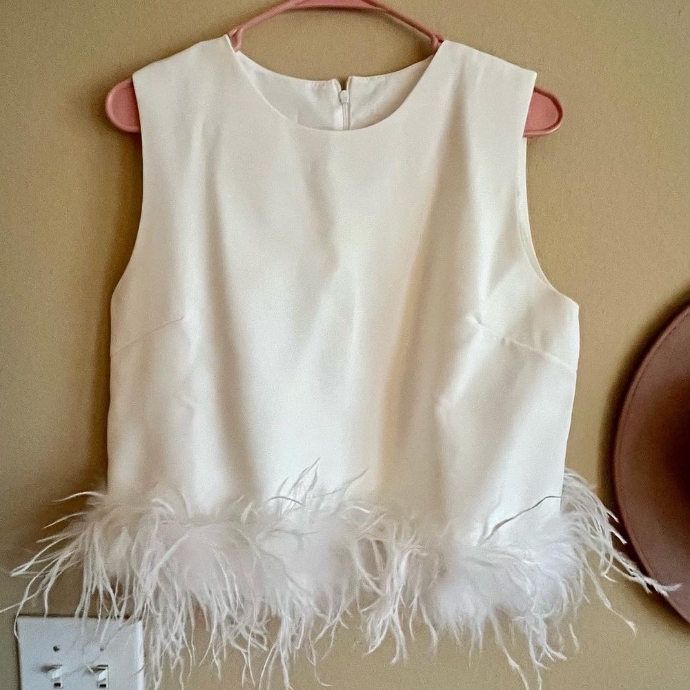 Feather trim top
